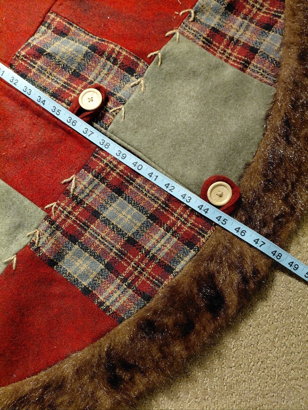 PATCHWORK CHRISMAS TREE SKIRT - Picture 3 of 4